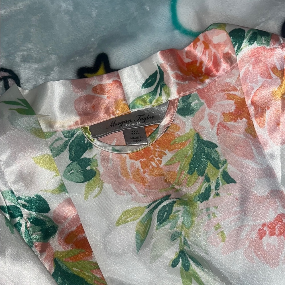 Morgan Taylor Floral robe